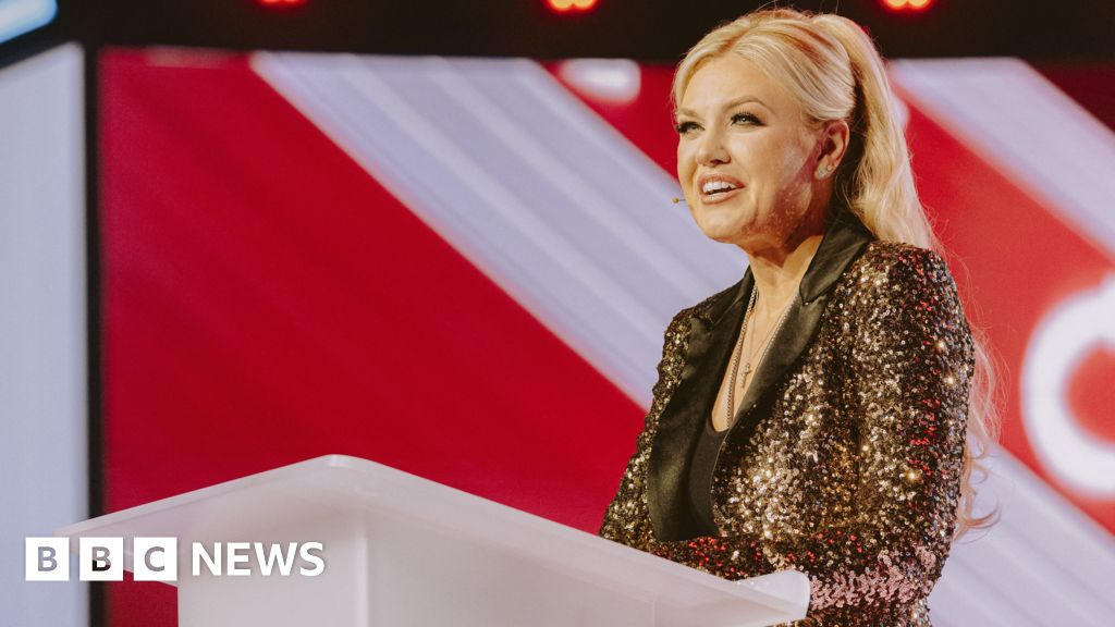 Erika Kirk endorses JD Vance for president at conservative event