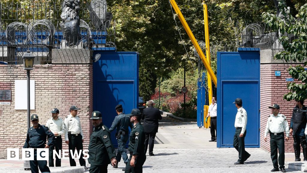 UK withdraws Tehran embassy staff as concern grows over threat of US strikes