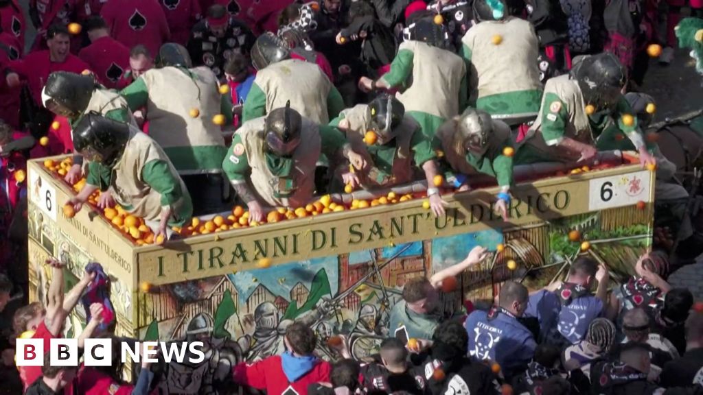 Italian town holds historic street battle
