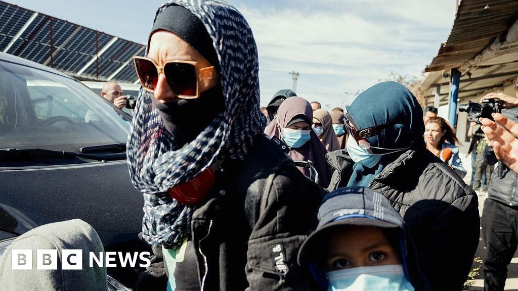 Australia bans citizen trying to return from IS camp in Syria