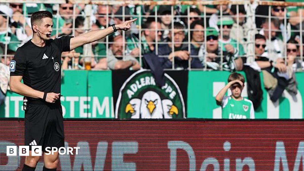 VAR: Masked fan unplugs monitor in German second division match